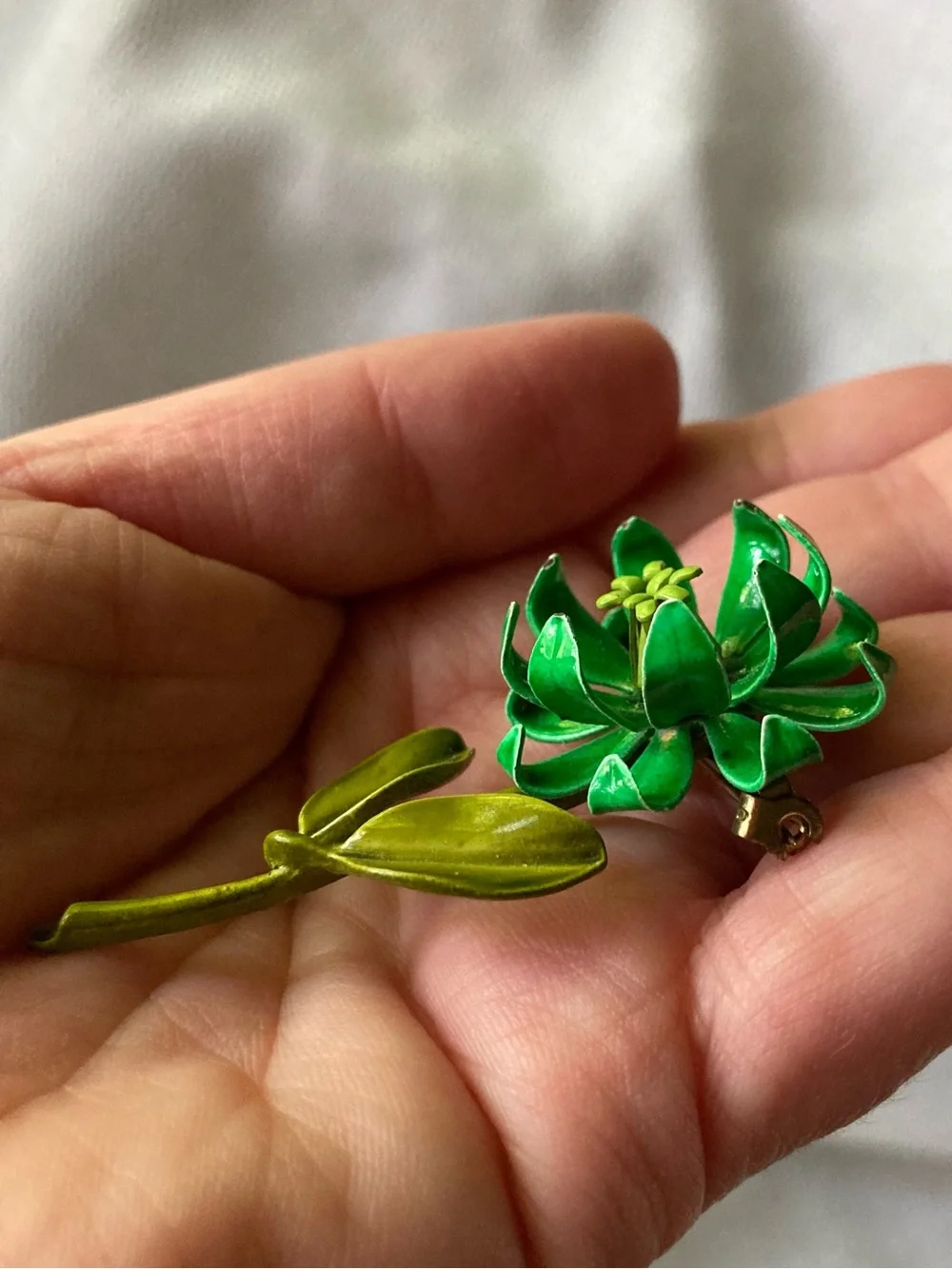 Vintage Ornate Design Green Enamel Flower Brooch Pin!